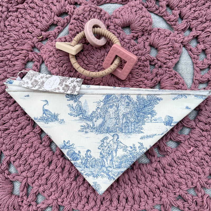 Bavoirs Triangle - Inspiration toile de Jouy