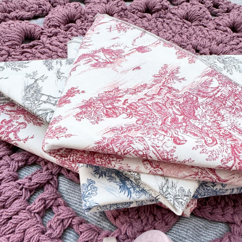 Bavoirs Triangle - Inspiration toile de Jouy